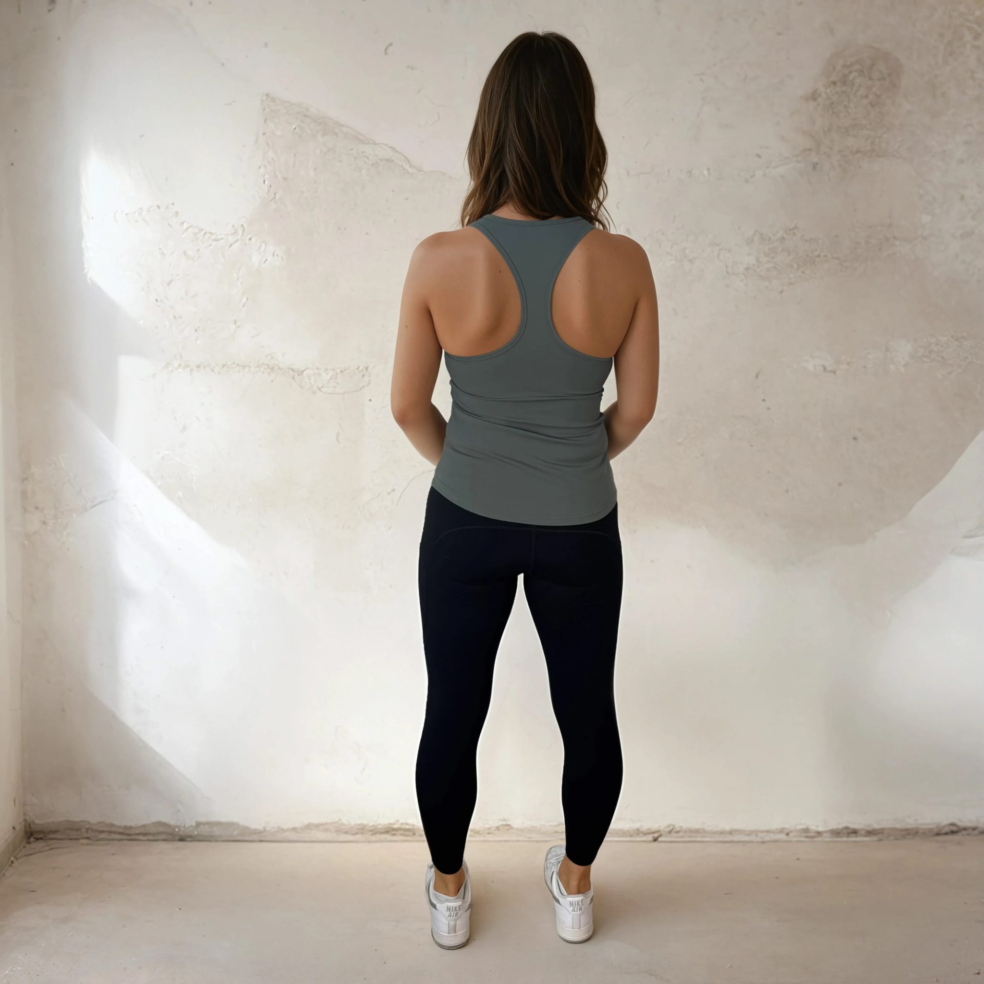 Model - YV Motion - Sporttop - Groen - achter YV MOTION – Sporttop for her - Afbeelding 5