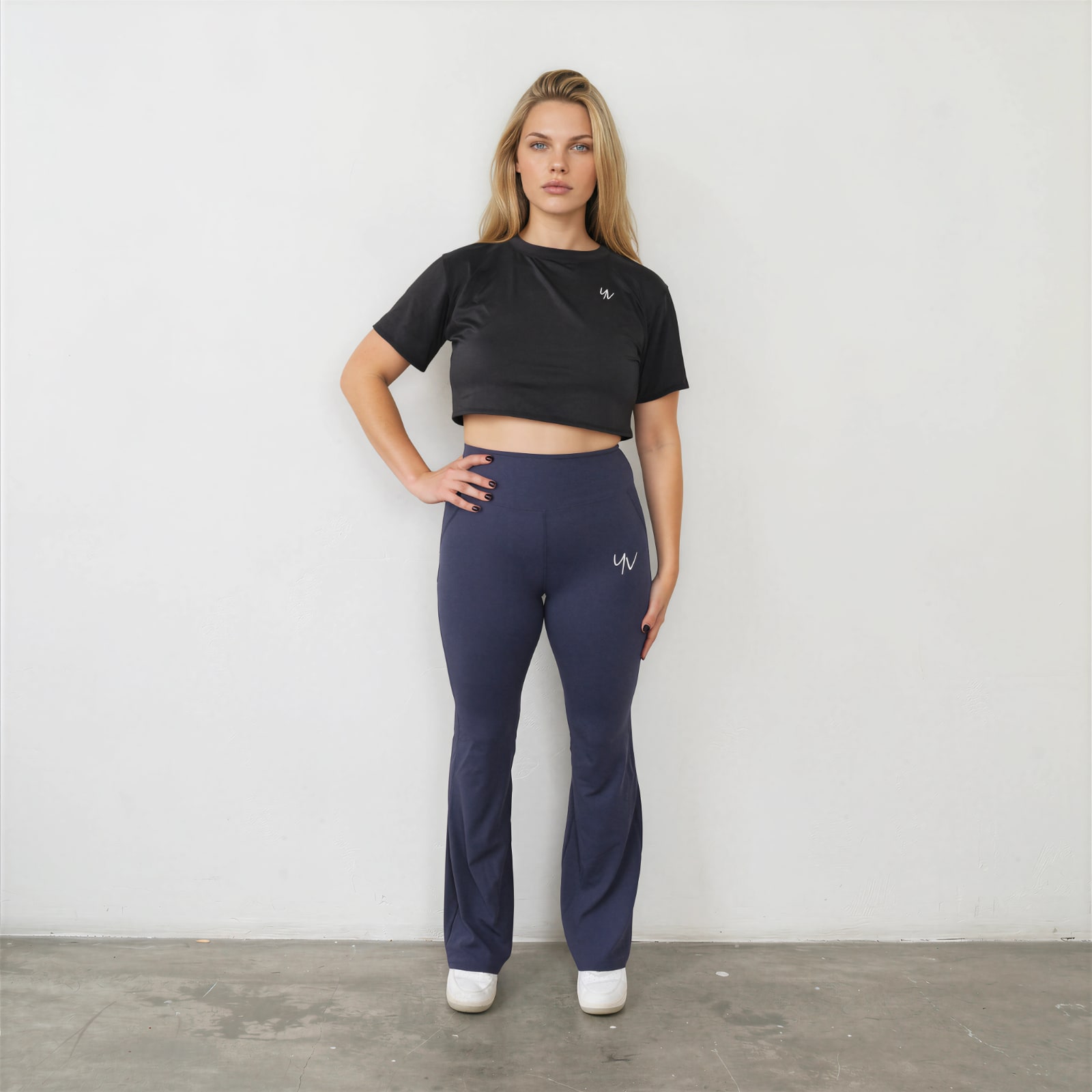 Model-Chicago-Blauw-front Chicago Flared Sportlegging - Afbeelding 3