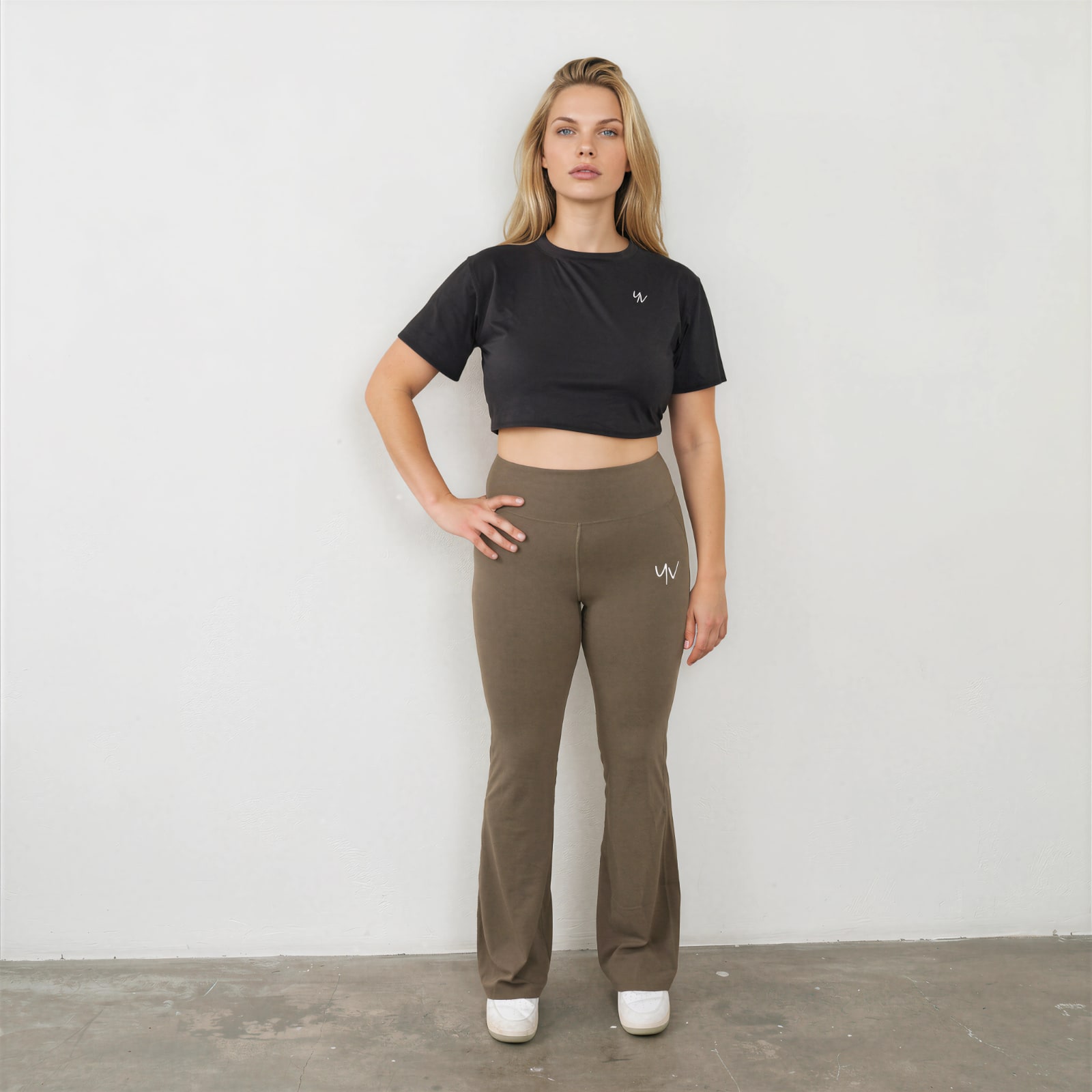 Model-Chicago-groen-front Chicago Flared Sportlegging - Afbeelding 11