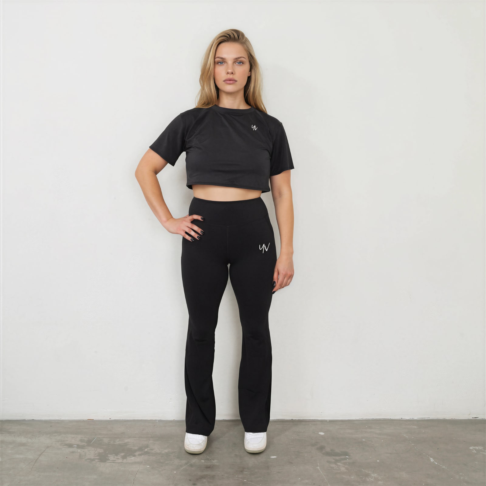 Model-Chicago-zwart-front Chicago Flared Sportlegging - Afbeelding 5