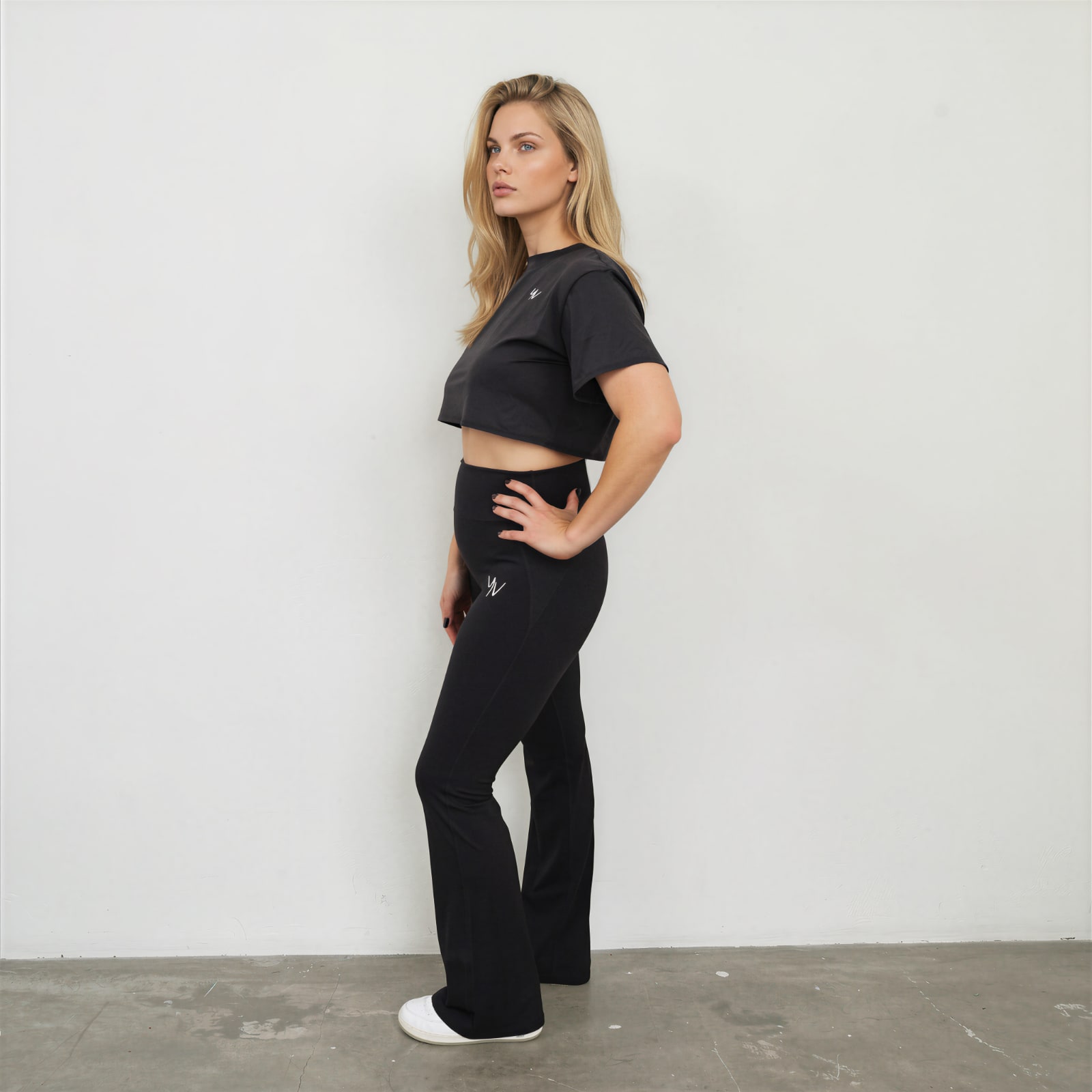 Model-Chicago-zwart-zij Chicago Flared Sportlegging - Afbeelding 7